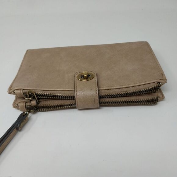 Maurice's Tan faux leather wallet. - Picture 5 of 15